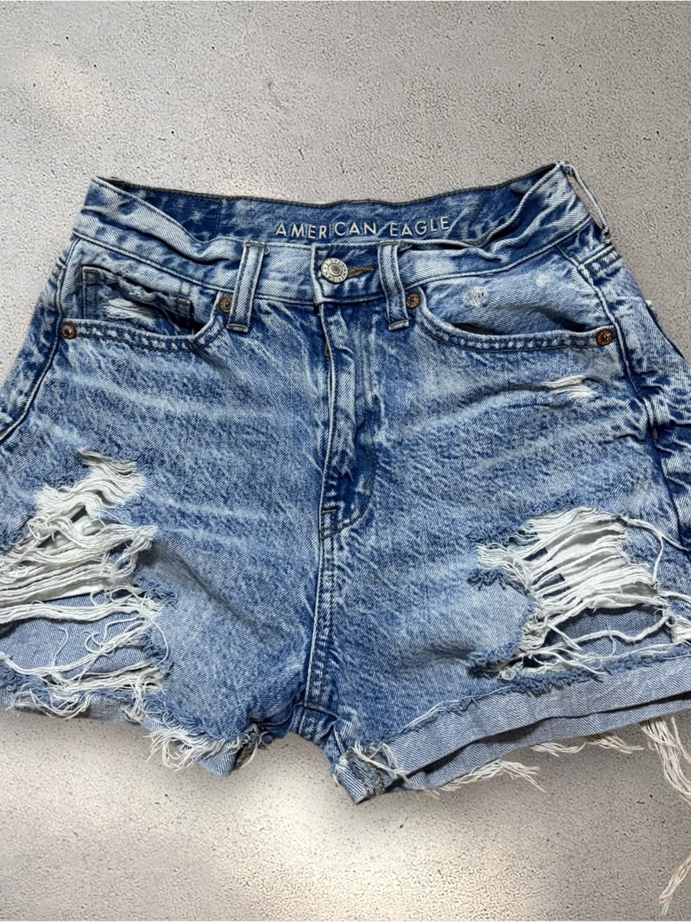 American Eagle Women’s Light Blue Distressed Denim Shorts Size 00